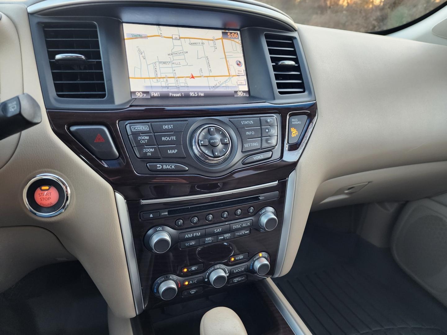 2015 WHITE /BEIGE Nissan Pathfinder SL 2WD (5N1AR2MN7FC) with an 3.5L V6 DOHC 24V engine, Continuously Variable Transmission transmission, located at 1221 Madison St., Shelbyville, TN, 37160, (931) 680-9439, 0.000000, 0.000000 - Photo#7